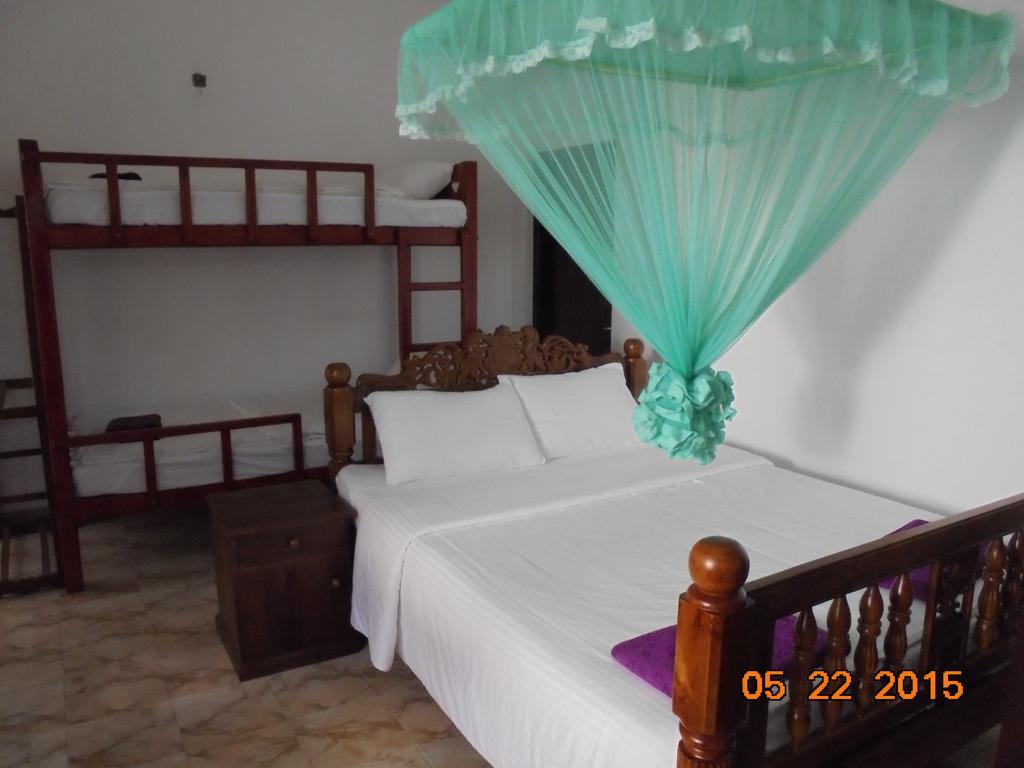 The Hotel Paradise Katunayaka Habitación foto